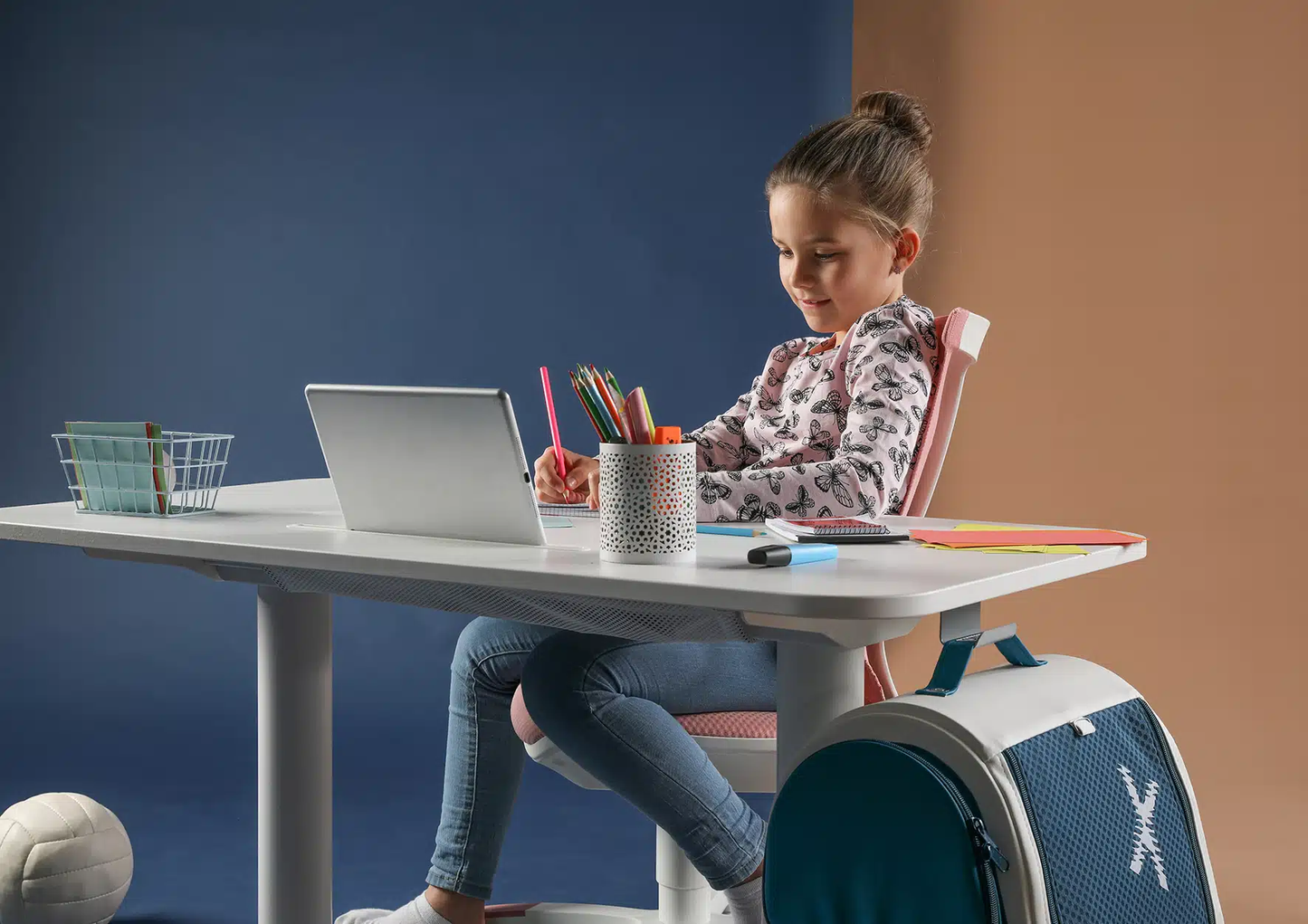 Kinderschreibtisch elektrisch höhenverstellbar